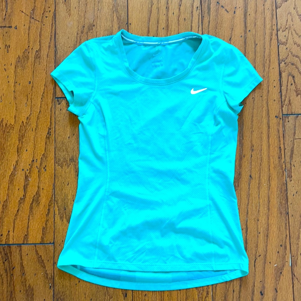 Nike XS workout shirt; excellent condition!